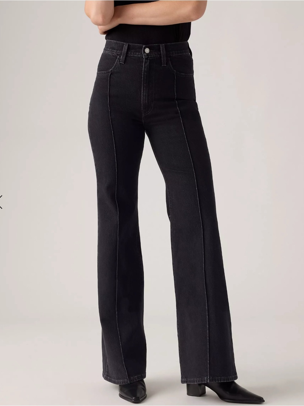 Levi's NWOT Black Ribcage Bell Jeans with Center Seams Size 25